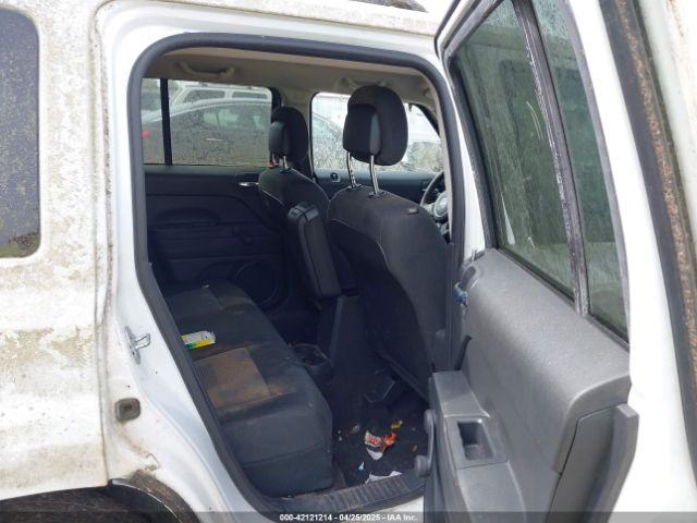 1C4NJPBA4GD574945 Jeep Patriot Sport