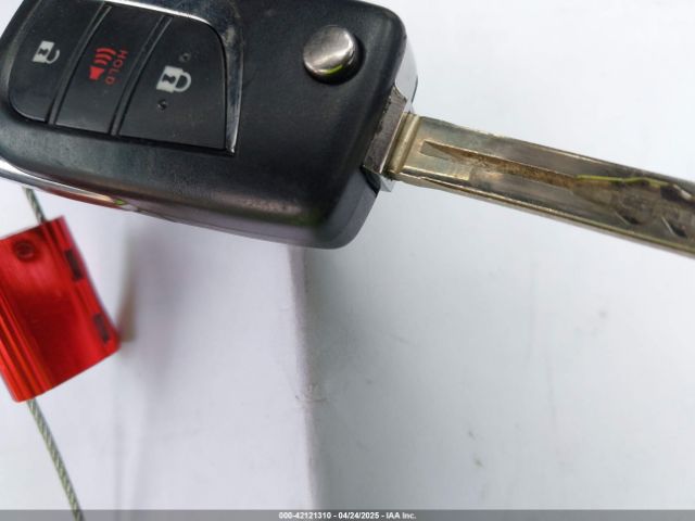2T3H1RFV7MW120211 Toyota RAV4 LE