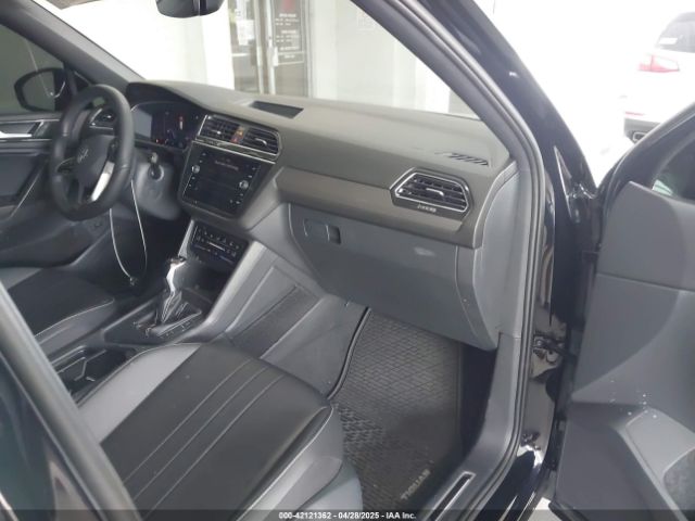3VVCB7AX4RM106944 Volkswagen Tiguan 2.0t Se R-line Black