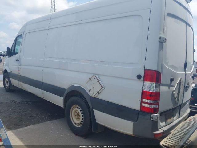 2011 MERCEDES-BENZ SPRINTER 2500 WD3PE8CB7B5579435 Photo 2