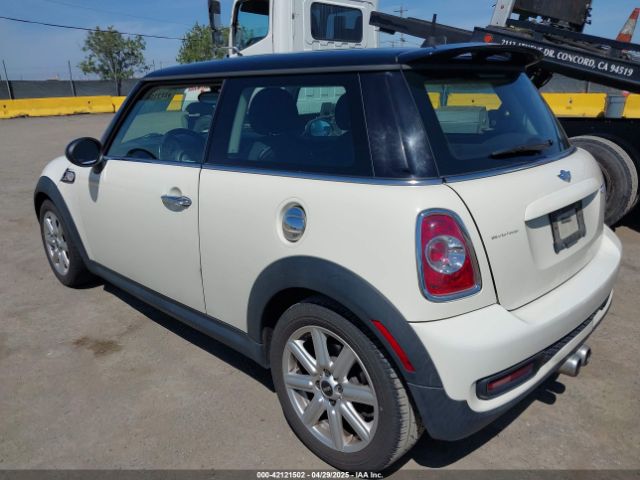 2011 MINI COOPER S WMWSV3C50BTY23450 Photo 2