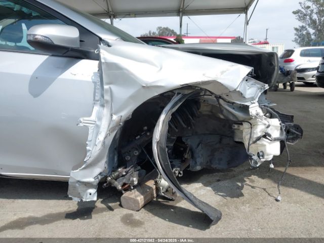 2T1BURHE5JC021905 Toyota COROLLA SE