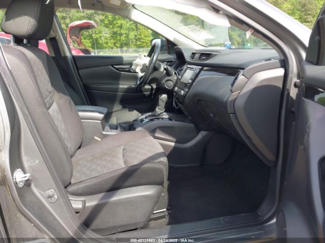 JN1BJ1CR2JW203947 Nissan Rogue Sport Sv