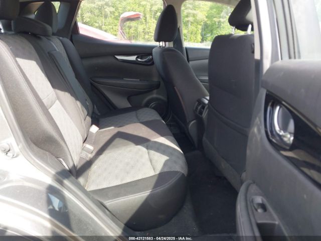 JN1BJ1CR2JW203947 Nissan Rogue Sport Sv