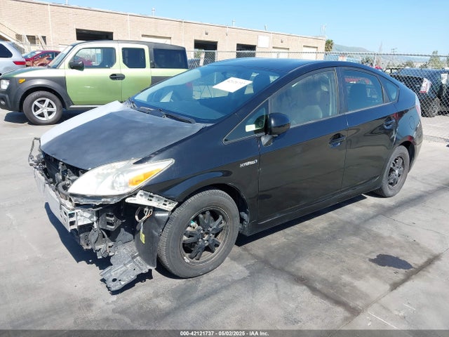 JTDKN3DU1E0393815 Toyota Prius Two