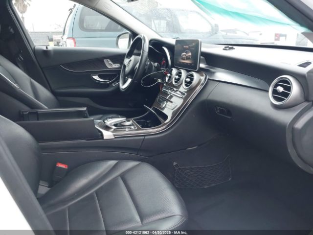 55SWF4JB5FU077181 Mercedes-Benz C 300 Luxury/sport
