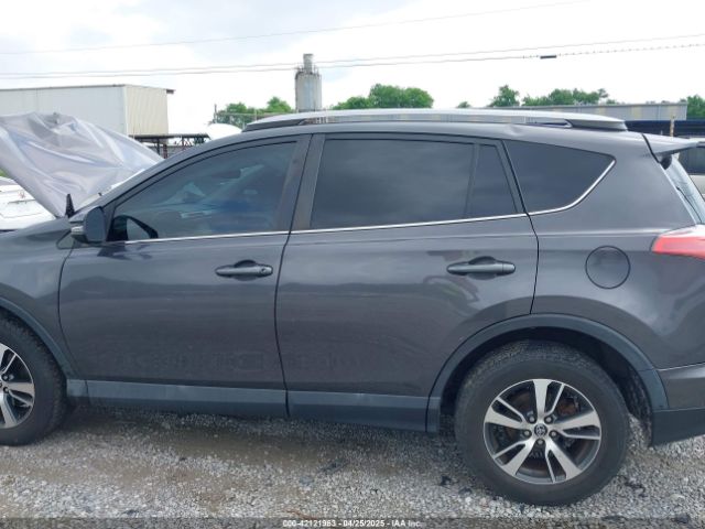 2T3WFREV8JW429188 Toyota Rav4 Xle