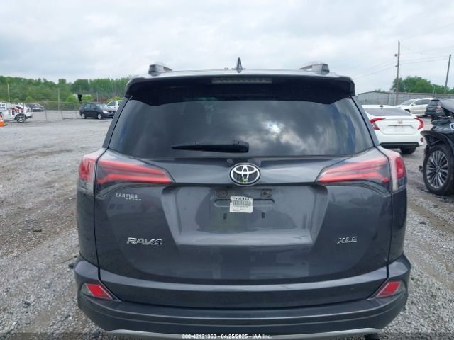 2T3WFREV8JW429188 Toyota Rav4 Xle