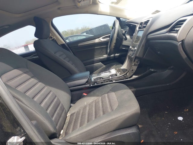 3FA6P0H71JR106214 Ford FUSION SE