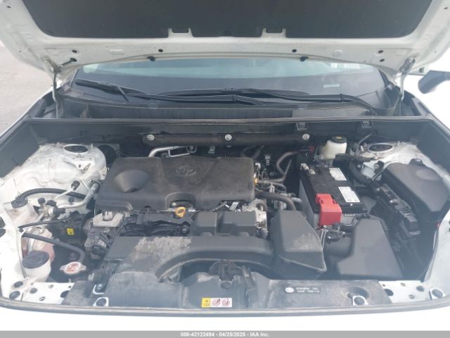 2T3G1RFV4RC403301 Toyota RAV4 LE