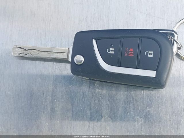 2T3G1RFV4RC403301 Toyota RAV4 LE