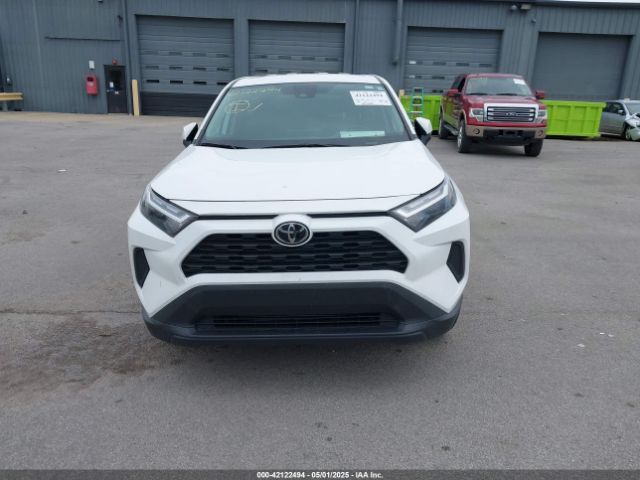2T3G1RFV4RC403301 Toyota RAV4 LE