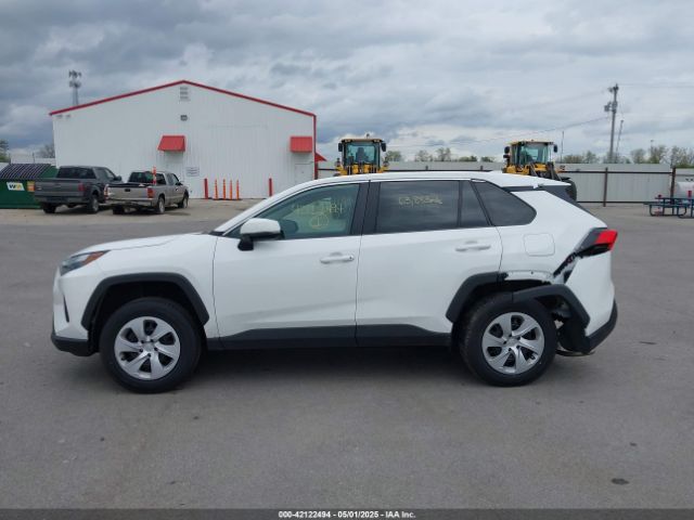 2T3G1RFV4RC403301 Toyota RAV4 LE