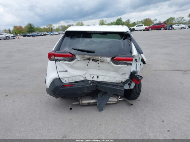 2T3G1RFV4RC403301 Toyota RAV4 LE