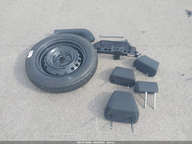 2T3G1RFV4RC403301 Toyota RAV4 LE