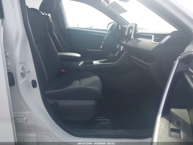 2T3G1RFV4RC403301 Toyota RAV4 LE