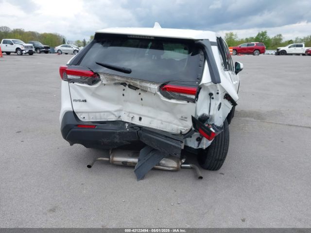 2T3G1RFV4RC403301 Toyota RAV4 LE