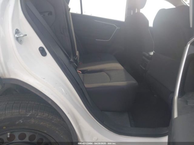 2T3G1RFV4RC403301 Toyota RAV4 LE