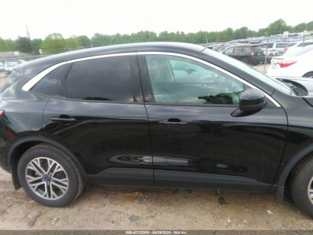 1FMCU0CZ5NUB47048 Ford Escape Sel Hybrid