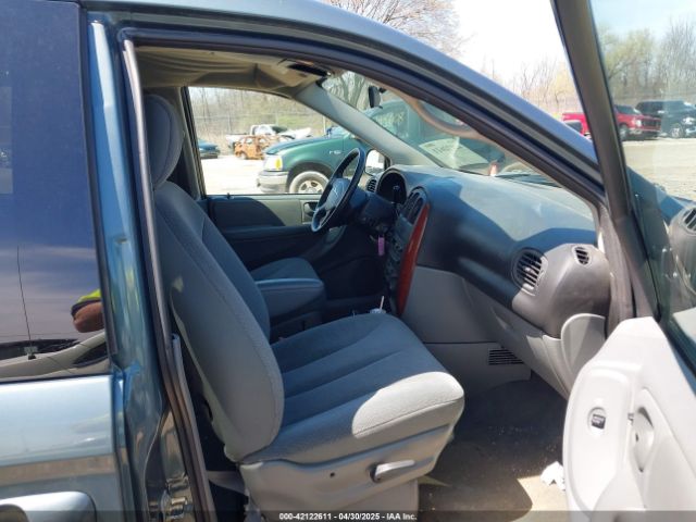 2005 CHRYSLER TOWN & COUNTRY 2C4GP44R75R267644 Photo 4