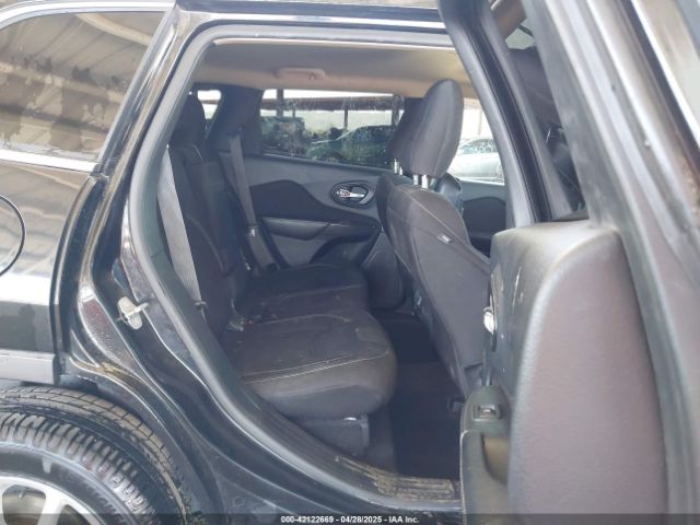 1C4PJLCB8FW669150 Jeep Cherokee Latitude