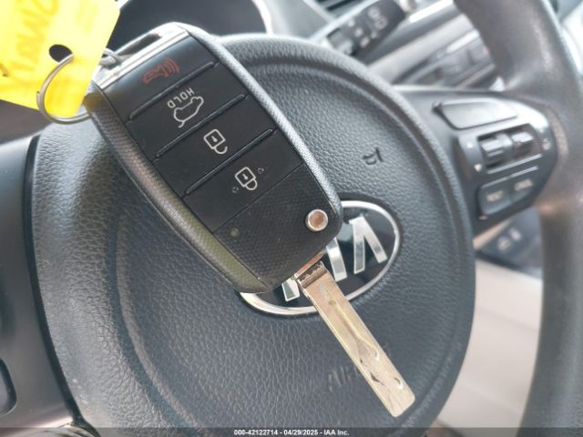 KNDMB5C16G6113410 KIA SEDONA LX