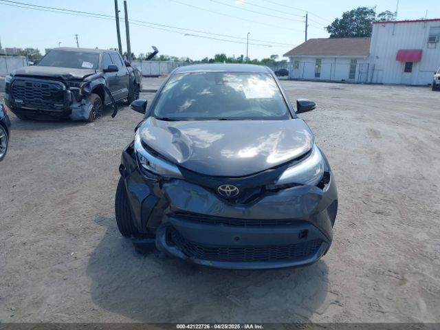 NMTKHMBX4LR111797 Toyota C-HR LE
