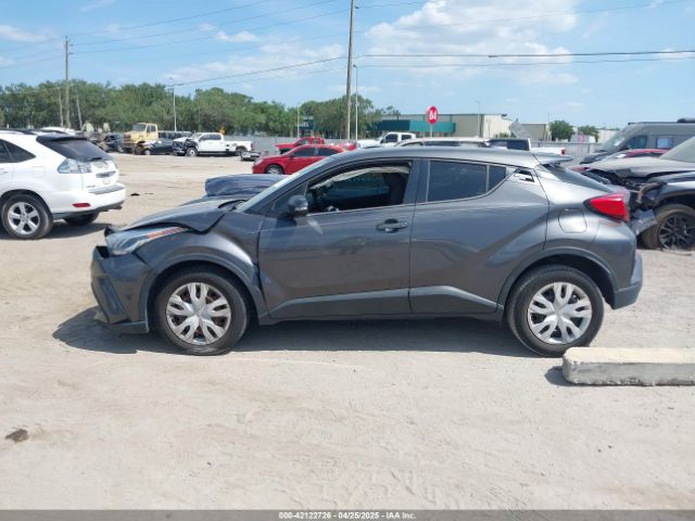 NMTKHMBX4LR111797 Toyota C-HR LE