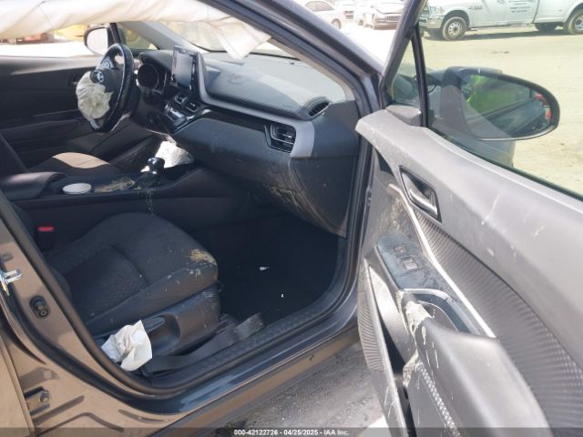 NMTKHMBX4LR111797 Toyota C-HR LE