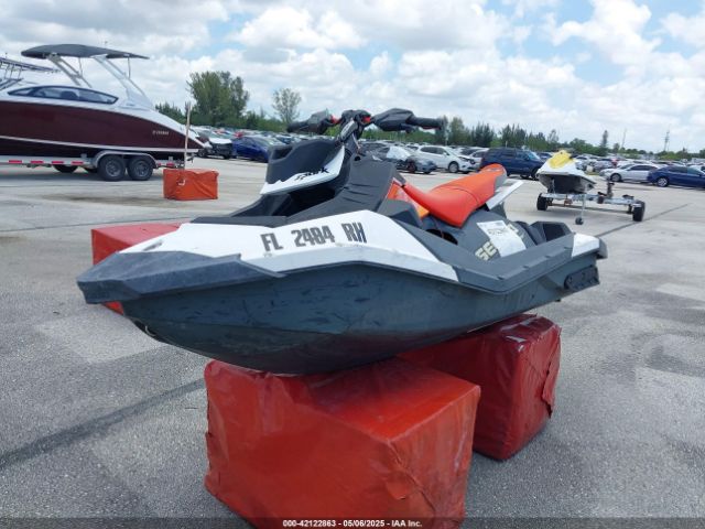 2017 SEADOO SEADOO YDV65759L617 Photo 1