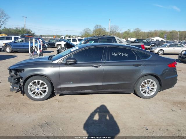 3FA6P0LU6KR264045 Ford Fusion Hybrid Se