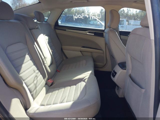 3FA6P0LU6KR264045 Ford Fusion Hybrid Se
