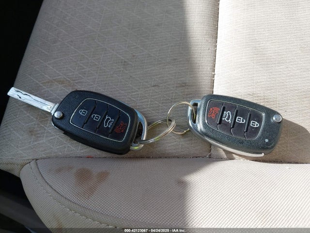 KM8J23A4XGU180300 Hyundai TUCSON SE