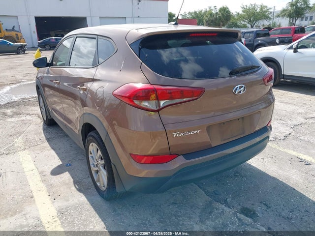 KM8J23A4XGU180300 Hyundai TUCSON SE