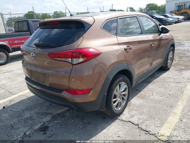 KM8J23A4XGU180300 Hyundai TUCSON SE
