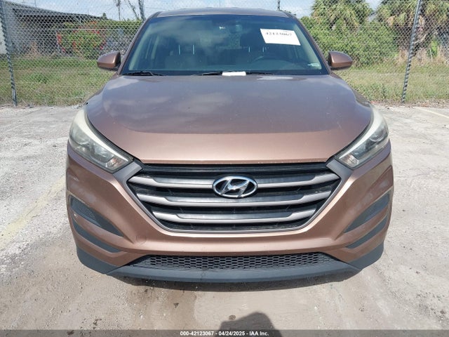 KM8J23A4XGU180300 Hyundai TUCSON SE