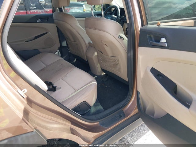 KM8J23A4XGU180300 Hyundai TUCSON SE