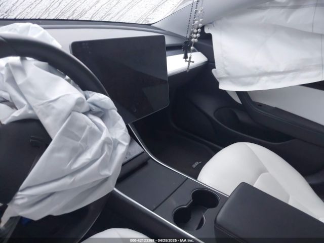 5YJ3E1EB8JF086174 Tesla Model 3 Long Range/performance