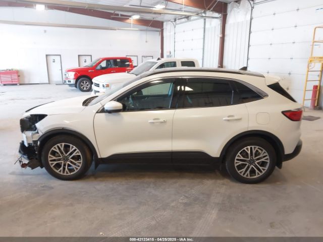 1FMCU9H67MUA33859 Ford ESCAPE SEL