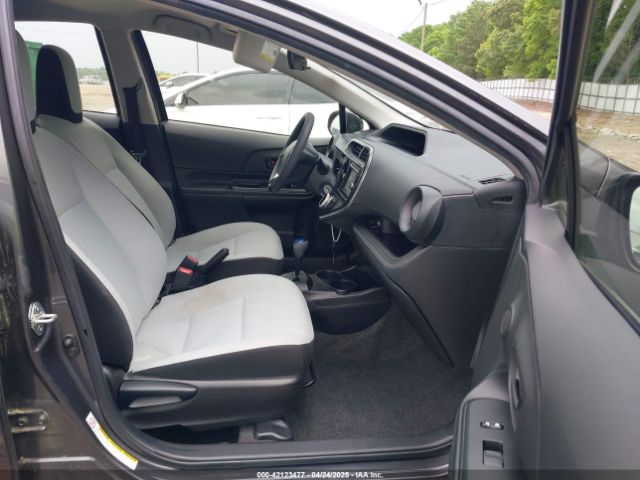 JTDKDTB35J1619162 Toyota Prius C One