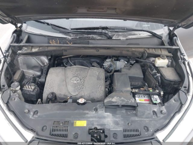 5TDKZRFH9JS539490 Toyota Highlander Xle