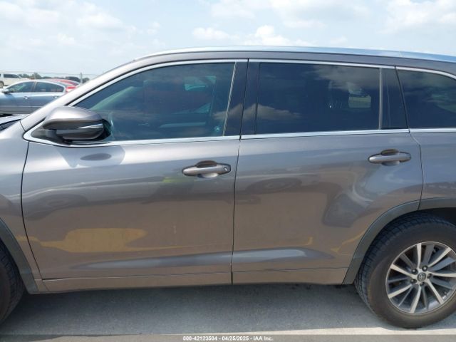 5TDKZRFH9JS539490 Toyota Highlander Xle