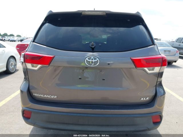 5TDKZRFH9JS539490 Toyota Highlander Xle