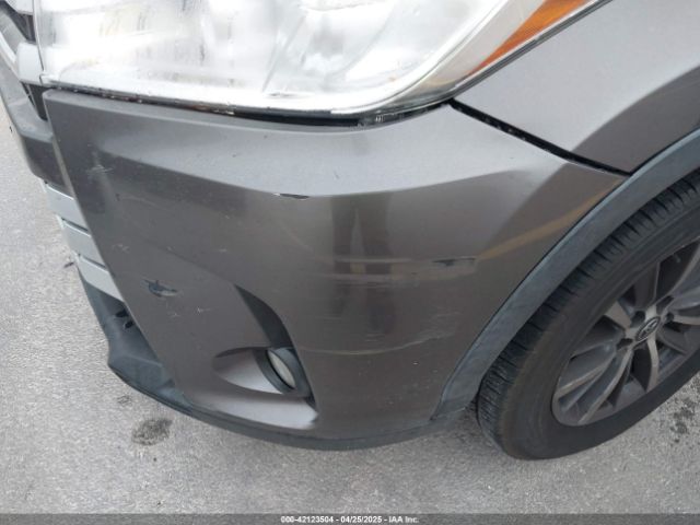 5TDKZRFH9JS539490 Toyota Highlander Xle