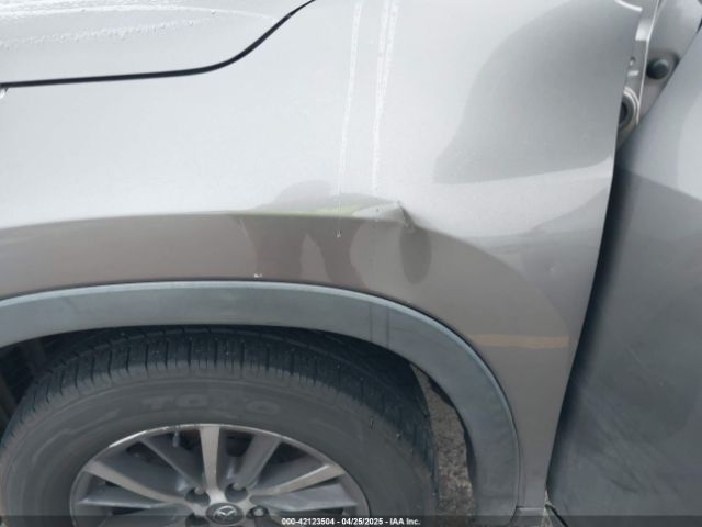 5TDKZRFH9JS539490 Toyota Highlander Xle