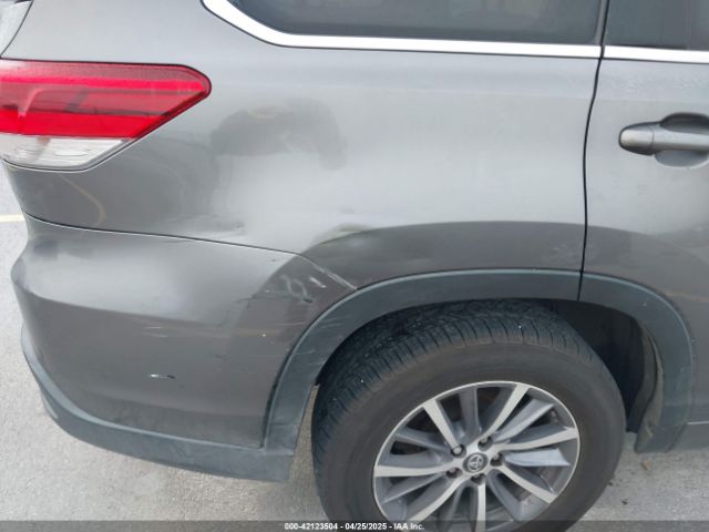 5TDKZRFH9JS539490 Toyota Highlander Xle