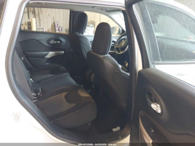 1C4PJMCB3JD561285 Jeep Cherokee Latitude 4x4