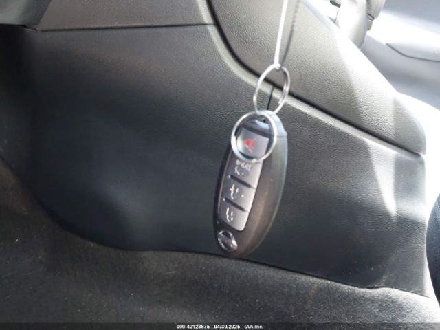 3N1CN8DV9ML921096 Nissan Versa