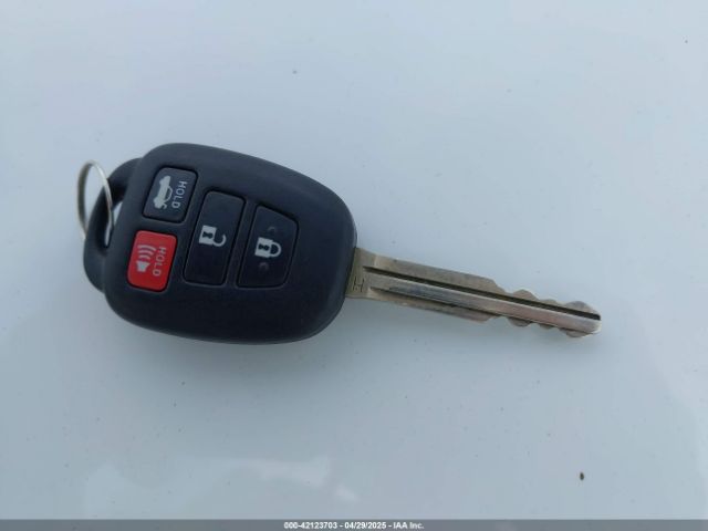 2T1BURHE8HC927623 Toyota COROLLA LE