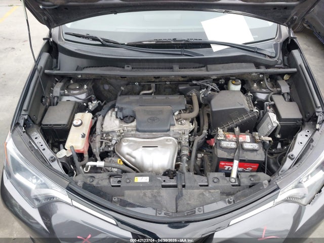 JTMZFREV7JJ743636 Toyota RAV4 LE